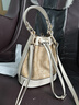 美國倉撤柜正品mini抽繩水桶包2026新款真皮女包斜挎手提氣質(zhì)小包 米白色 曬單實(shí)拍圖
