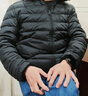 鴨鴨（YAYA）輕薄羽絨服男短款秋冬新款男士立領(lǐng)保暖防寒輕便外套KX 黑色 2XL 185 曬單實(shí)拍圖
