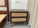 純實(shí)木床頭柜臥室2026新款藤編簡(jiǎn)易一對創(chuàng  )意網(wǎng)紅主臥床邊柜胡桃木 胡桃色【實(shí)木烤漆/藤編柜門(mén)】 43x40x49cm 曬單實(shí)拍圖