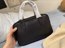 裘真【明星推薦】寬寬包植鞣牛皮休閑斜挎包手提保齡球包女 黑色 曬單實(shí)拍圖