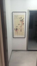 玩易 張大千柿柿如意走廊過(guò)道新中式玄關(guān)裝飾畫(huà)豎版山水壁畫(huà)客廳掛畫(huà) 事事如意 63*123cm（卡紙精裱，胡桃色框） 曬單實(shí)拍圖