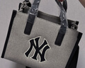 MLB官方 男女士復古26冬季新款運動(dòng)斜挎包單肩包生日禮物 紐約洋基隊/黑色 F 曬單實(shí)拍圖