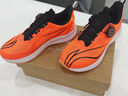 李寧童鞋兒童跑步鞋男童2026新品紐扣設計透氣輕質(zhì)回彈跑鞋 熒光蜜瓜橙/黑色06-11 逐影 35 曬單實(shí)拍圖