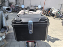 電動(dòng)車(chē)后備箱摩托車(chē)尾箱臺鈴雅迪愛(ài)瑪九號通用超大容量防水外賣(mài)箱 簡(jiǎn)約黑-57升（標配）丨減震墊+工具包 曬單實(shí)拍圖