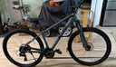 喜德盛26款黑客700山地車(chē)自行車(chē)成人24速27.5大輪油碟騎行健身代步通勤 灰/黑【贈騎行大禮包】 15.5寸|推薦身高155-175cm 曬單實(shí)拍圖