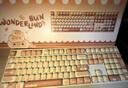 AKKO饅頭樂(lè )園MG108B 可愛(ài)鍵帽機械鍵盤(pán)三模RGB熱插拔電腦筆記本客制化108鍵鍵盤(pán) 七夕情人節禮物送女友 曬單實(shí)拍圖