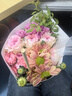 【花藝花束】花藝師設計花束云南鮮花直發(fā)混搭情人節禮物送禮特價(jià) 洛神5枝+粉色牡丹菊1枝+粉色洋桔梗2枝 +粉康3枝+三文魚(yú)小菊2枝+九星葉3枝 曬單實(shí)拍圖