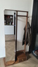 昊罔（HAOWANG）實(shí)木衣帽架落地臥室家用客廳掛衣架穿衣鏡一體入戶(hù)全身鏡衣服架子 80CM【胡桃木色】-進(jìn)口松木 曬單實(shí)拍圖