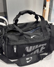 NIKE 3BRAND 耐克男女童旅行袋2025新款大容量?jì)和笨姘痔岚?正黑色 F【25*46*26cm 約29.9L】 曬單實(shí)拍圖