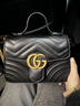 GUCCI GG Marmont 金標Logo鏈條絎縫 皮革 郵差包手提單肩斜挎包 黑色 547260-DTDIT-1000 現貨 曬單實(shí)拍圖