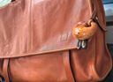 裘真【宋佳同款】植鞣羊皮信使漫郵包松弛大容量通勤休閑郵差包女 焦糖色-大號 曬單實(shí)拍圖