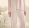 ubras軟綿綿帶杯墊吊帶開(kāi)衫長(cháng)褲薄絨女款舒服蕾秋冬睡衣家居服 吊帶開(kāi)衫褲子-柔霧粉色 L 曬單實(shí)拍圖