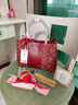 喵小姐（MISSMIAO）母親節送媽媽生日禮物紅色結婚包新娘包喜婆婆婚包通勤手提包新款 紅色祥云紋【送花束+絲巾+掛飾】婚包新娘喜媽媽包 大容量紅色新娘結婚包中老年喜婆婆斜挎包 曬單實(shí)拍圖