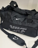 NIKE 3BRAND 耐克男女童旅行袋2025新款大容量?jì)和笨姘痔岚?正黑色 F【25*46*26cm 約29.9L】 曬單實(shí)拍圖