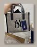 MLB官方 男女士復古26冬季新款運動(dòng)斜挎包單肩包生日禮物 紐約洋基隊/黑色 F 曬單實(shí)拍圖