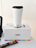膳魔師（THERMOS）便攜電動(dòng)攪拌杯咖啡杯新款陶瓷涂層車(chē)載辦公室保溫杯高顏值水杯子 膳魔師-晨光白【陶瓷層內膽400ml】+灰色杯套 曬單實(shí)拍圖
