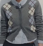 UR秋季新款女裝復古學(xué)院菱格紋針織開(kāi)衫UYL950141+ 冷灰格子 M 曬單實(shí)拍圖