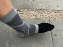 美津濃（MIZUNO）專(zhuān)業(yè)防扭傷護踝運動(dòng)損傷韌帶踝關(guān)節保護腳踝男女支具套防崴腳襪式 灰色雙只裝【醫療襪機款】 L 【建議39-42碼】 曬單實(shí)拍圖