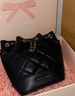 CHARLES&KEITH絎縫菱格鏈條水桶包雙肩包包女包女友生日禮物CK2-10701506 Black黑色 M 曬單實(shí)拍圖