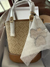 百麗女包復古海鷗老花托特包送禮百搭休閑小飛象水桶包X7233AX5 杏色 曬單實(shí)拍圖