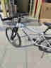 永久自行車(chē)成人山地車(chē)青少年鋁合金學(xué)生男女運動(dòng)越野變速碟剎減震 銀色-輻條輪【鋼架-大牌變速】 【24寸-線(xiàn)碟】適合145-165cm學(xué)生黨/城市通勤 小巧靈活 24速【娛樂(lè )級】 曬單實(shí)拍圖