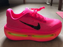耐克頂級邁柔女子緩震專(zhuān)業(yè)跑步鞋夏季NIKE VOMERO PREMIUM HM5973 603透明粉/黑/數碼粉/熒光黃 38 曬單實(shí)拍圖