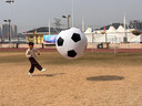 貝初眾兒童玩具戶(hù)外充氣大足球男童草坪草地大氣球親子互動(dòng)皮球生日禮物 充氣足球-黑色【直徑80cm】 男女孩幼兒園趣味娛樂(lè )沙灘水上球類(lèi)運動(dòng) 曬單實(shí)拍圖