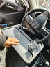 宿禮汽車(chē)車(chē)載方向盤(pán)小桌板餐桌便攜式車(chē)用置物架飲料托盤(pán)餐盤(pán)寫(xiě)字臺 升級黑-方向盤(pán)辦公餐桌板 曬單實(shí)拍圖
