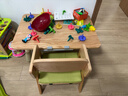 Aooboy兒童學(xué)習桌書(shū)桌實(shí)木寶寶閱讀小方桌繪畫(huà)桌子幼兒園游戲桌椅 夢(mèng)想桌+精靈椅（綠色乳膠墊） 紅橡 曬單實(shí)拍圖