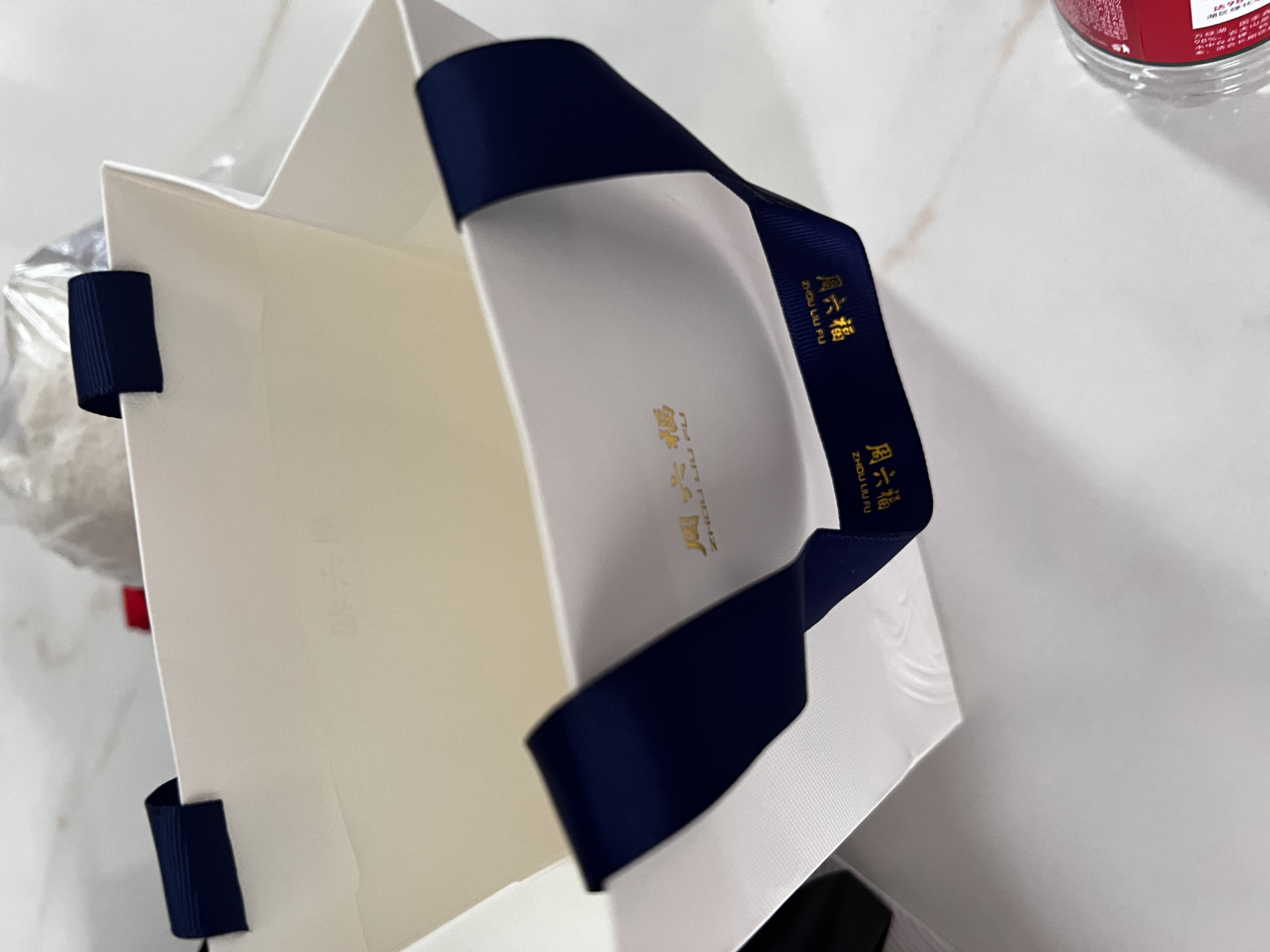 周六福（ZLF）  18K金鉆石戒指女款璀璨花瓣形求婚訂婚鉆戒 8分 9號 au750 曬單實拍圖