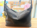 裘真【明星推薦】經(jīng)典hobo包植鞣牛皮腋下通勤休閑餃子女包 黑色-小號 小包/大包 曬單實(shí)拍圖