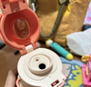 蘇泊爾（SUPOR）兒童保溫杯男女孩學(xué)生水杯水壺316L不銹鋼便攜吸管杯大容量學(xué)飲杯 【背帶款】一蓋雙飲 嫩柚粉 500ml 曬單實(shí)拍圖