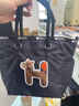 LeSportsac樂(lè )播詩(shī)新款快樂(lè )字母系列黑色小馬印花通勤手提包托特包 馬到橙功 曬單實(shí)拍圖