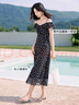 香影（xiangying）香影度假風(fēng)吊帶露肩連衣裙女2025夏季新款一字肩黑色碎花雪紡裙子 曬單實(shí)拍圖