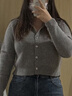 UR2024秋冬新款女格雷系氣質(zhì)金屬扣修身長(cháng)袖針織衫UWM940034 曬單實(shí)拍圖