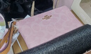 蔻馳（COACH）【品牌直供】女士經(jīng)典標志拉鏈手拿腕包錢(qián)包塵粉色CEF72 曬單實(shí)拍圖