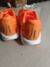特步【暴打鮮橙】360X 2.0入門(mén)競速碳板透氣輕便減震體考回彈男跑鞋 曬單實(shí)拍圖