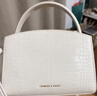 CHARLES&KEITH鱷魚(yú)紋凱莉包手提斜挎婚包包女包生日禮物CK2-50270880-1 Ivory象牙色 S 曬單實(shí)拍圖