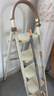 星奇堡奶油梯子折疊人字梯加厚伸縮兩用小樓梯室內碳鋼家用多功能爬梯 加厚防滑五步梯-奶油白 曬單實(shí)拍圖