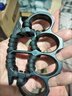 維諾亞防身專用指虎拳套指環鋅合金戒指手指虎合法拳刺手刺武器鐵拳頭虎 【是不朽塑料】塑料綁繩 曬單實拍圖