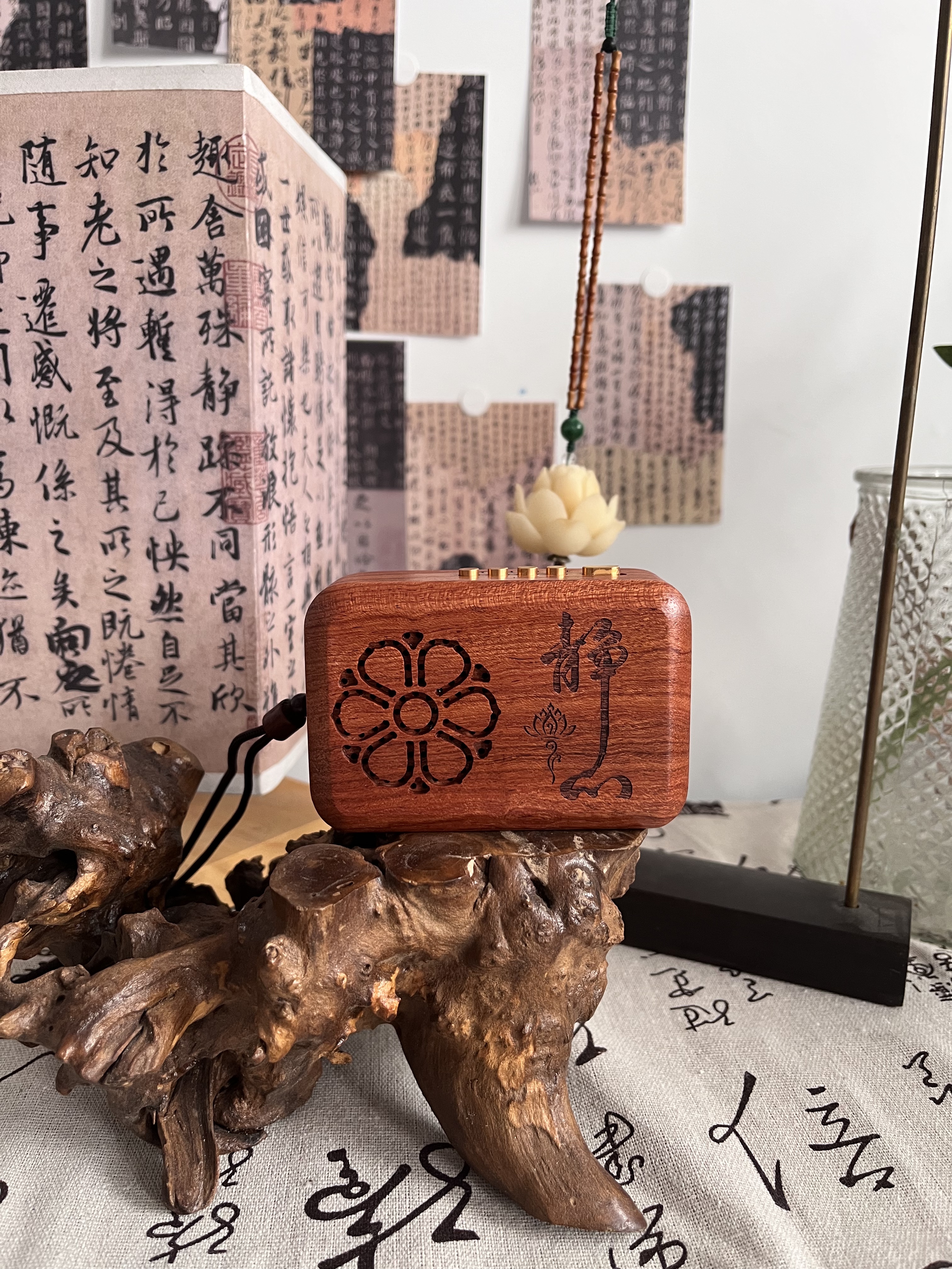 寶音堂實(shí)木款阿彌陀專念機(jī)大慈悲播音機(jī)單曲循環(huán)圣號(hào)念機(jī)弗播放器可充電插電播放機(jī)誦讀 靜心-蓮花款【花梨實(shí)木】 內(nèi)置38首 曬單實(shí)拍圖