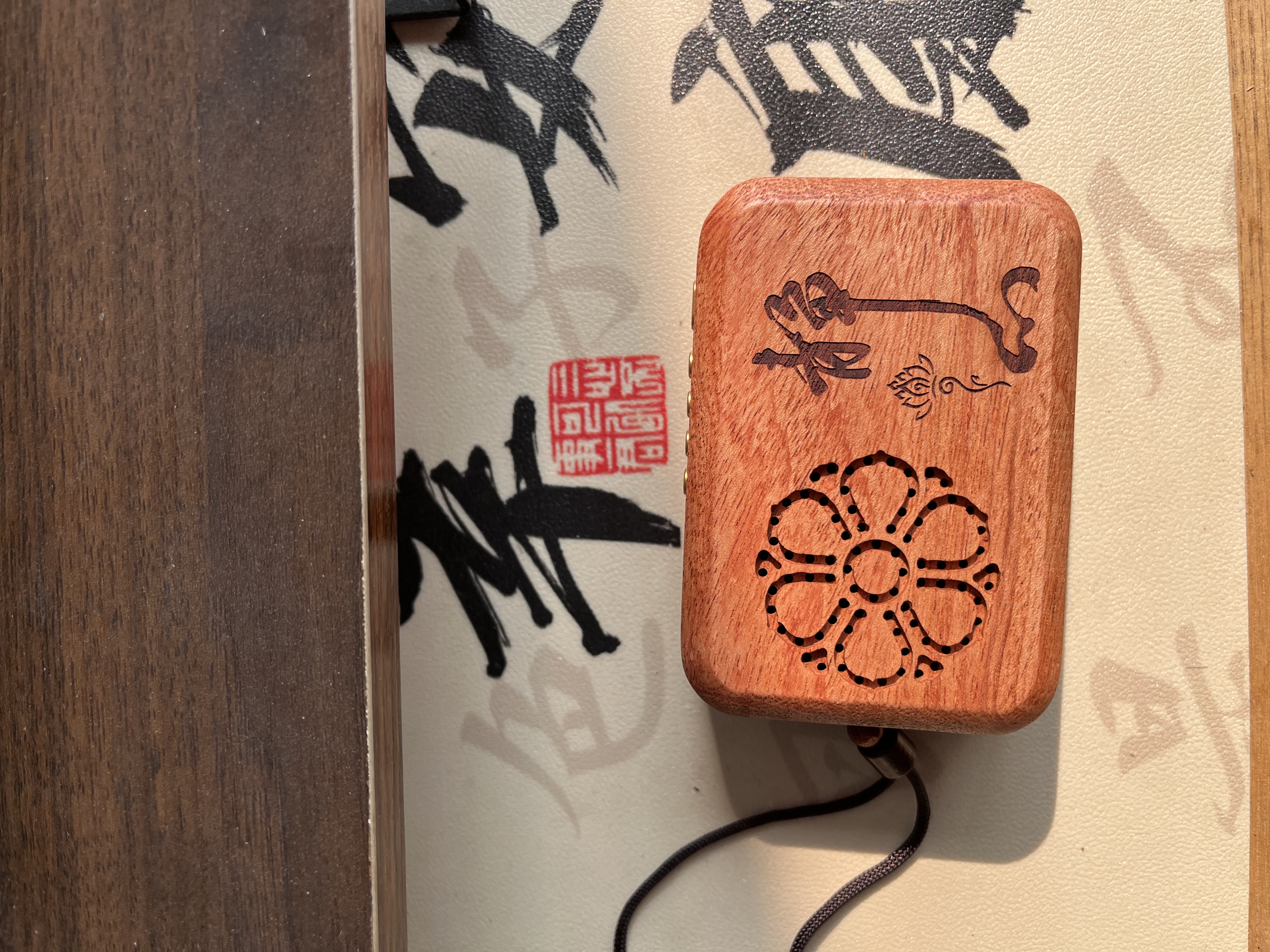 寶音堂實(shí)木款播放機(jī)阿彌陀專念機(jī)大悲結(jié)緣播音機(jī)藏地經(jīng)典金剛播放器圣號(hào)念機(jī)弗可充電老人單曲循環(huán) 靜心-蓮花款【花梨實(shí)木】 內(nèi)置38首 曬單實(shí)拍圖