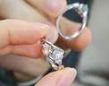 中國黃金（CHINA GOLD）一吻定情鉆石戒指女真鉆求婚活口戒七夕情人節(jié)禮物送女友老婆實用 一吻定情求婚鉆戒-10分【玫瑰禮盒】 曬單實拍圖