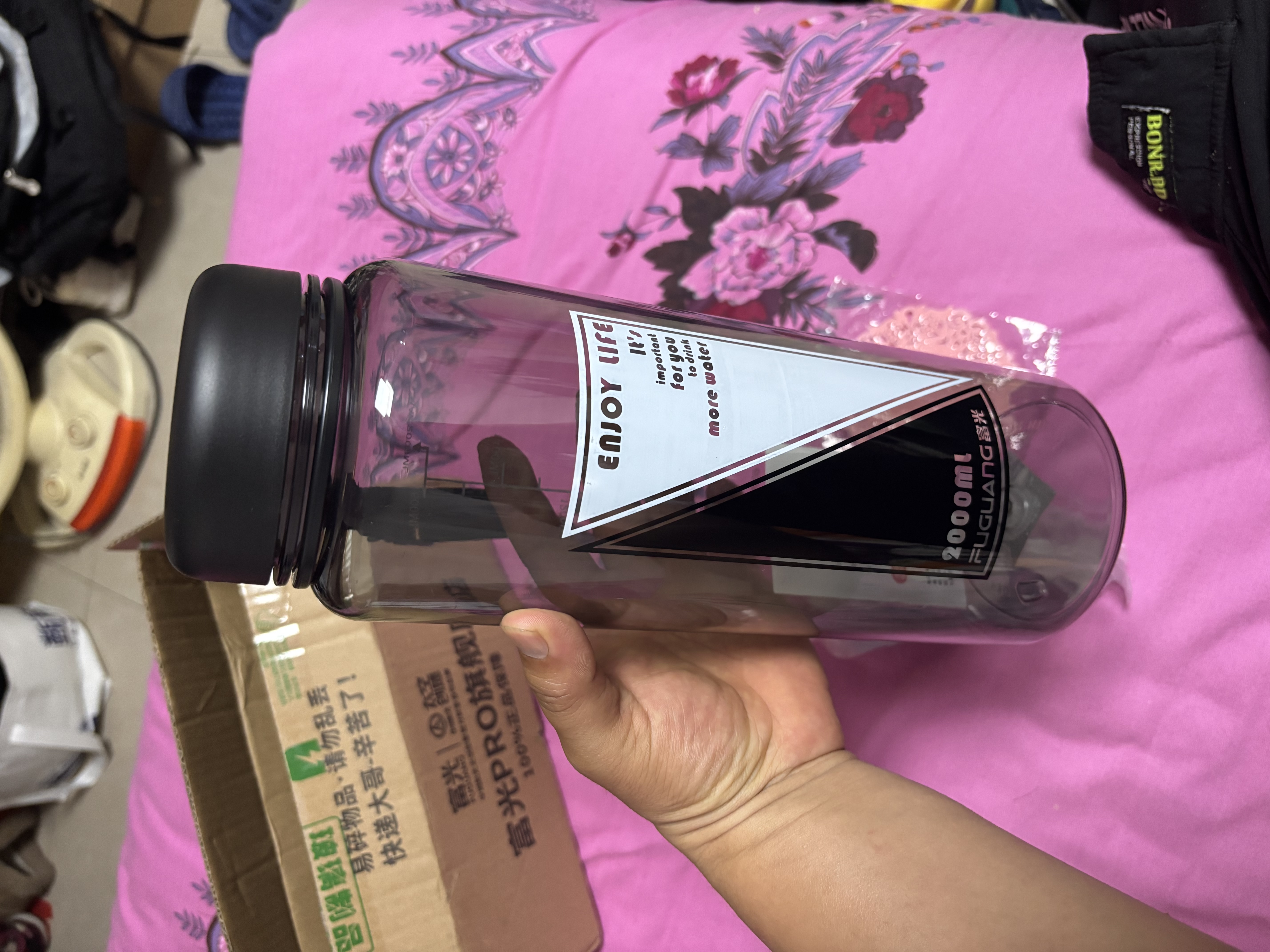 富光太空杯茶杯水杯可愛ins風便攜創意大容量杯子耐摔夏天簡約塑料杯 （超大型）睿智黑 2000ml 1個 曬單實拍圖