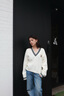 TOMMY JEANS【美式學(xué)院風(fēng)】春秋季女裝復(fù)古慵懶撞色V領(lǐng)刺繡肌理針織衫連衣裙 【V領(lǐng)針織衫】-米白色YBH S （推薦：95-110斤） 曬單實(shí)拍圖