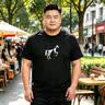 胖哥哥大碼男裝短袖一馬當(dāng)先加肥加大2026新款t恤肥佬寬松休閑透氣上衣 墨黑 5XL （250-280斤） 曬單實拍圖
