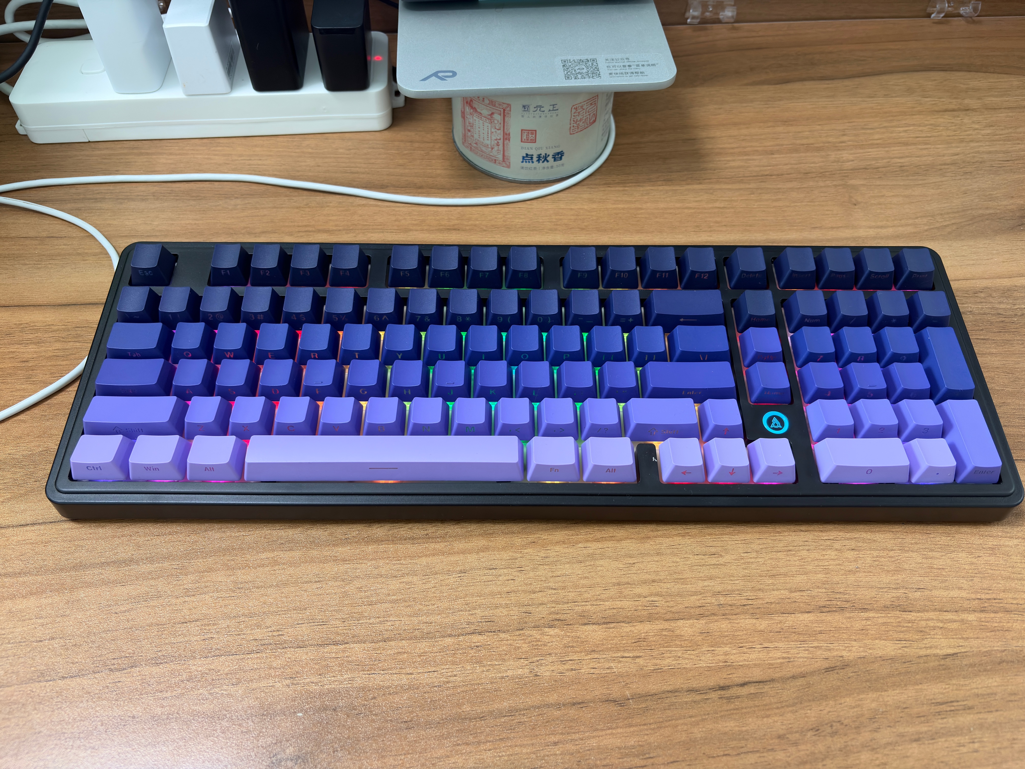 黑爵（AJAZZ）黑爵AK980V2三模無(wú)線(xiàn)機(jī)械鍵盤(pán)RGB燈光8000mAh電池Gasket全鍵熱插拔101鍵2U0 原廠側(cè)刻黑 飛魚(yú)軸 曬單實(shí)拍圖