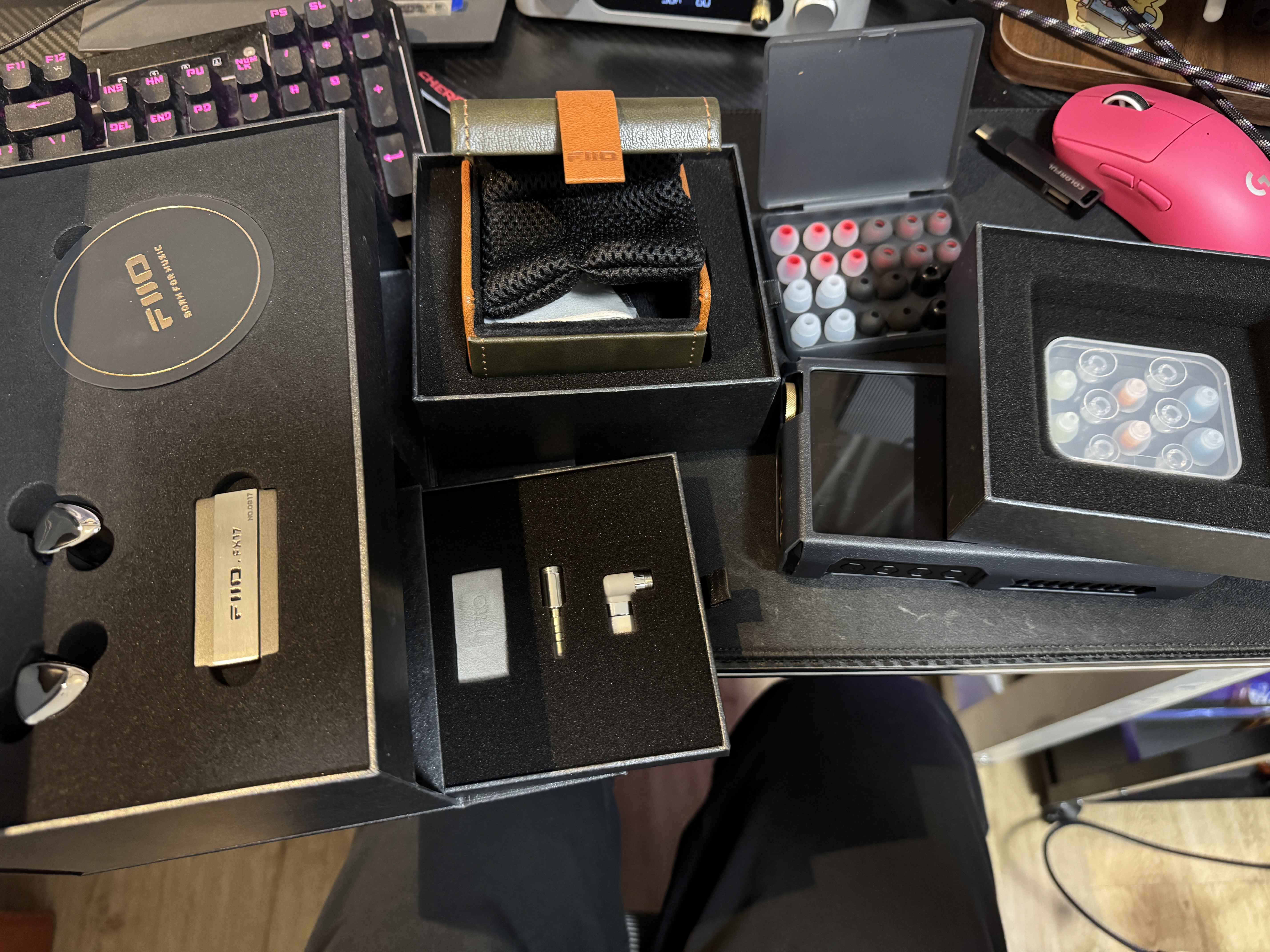飛傲（FiiO）一圈四鐵八靜電混合單元入耳式耳機(jī)FX17 銀色 曬單實(shí)拍圖