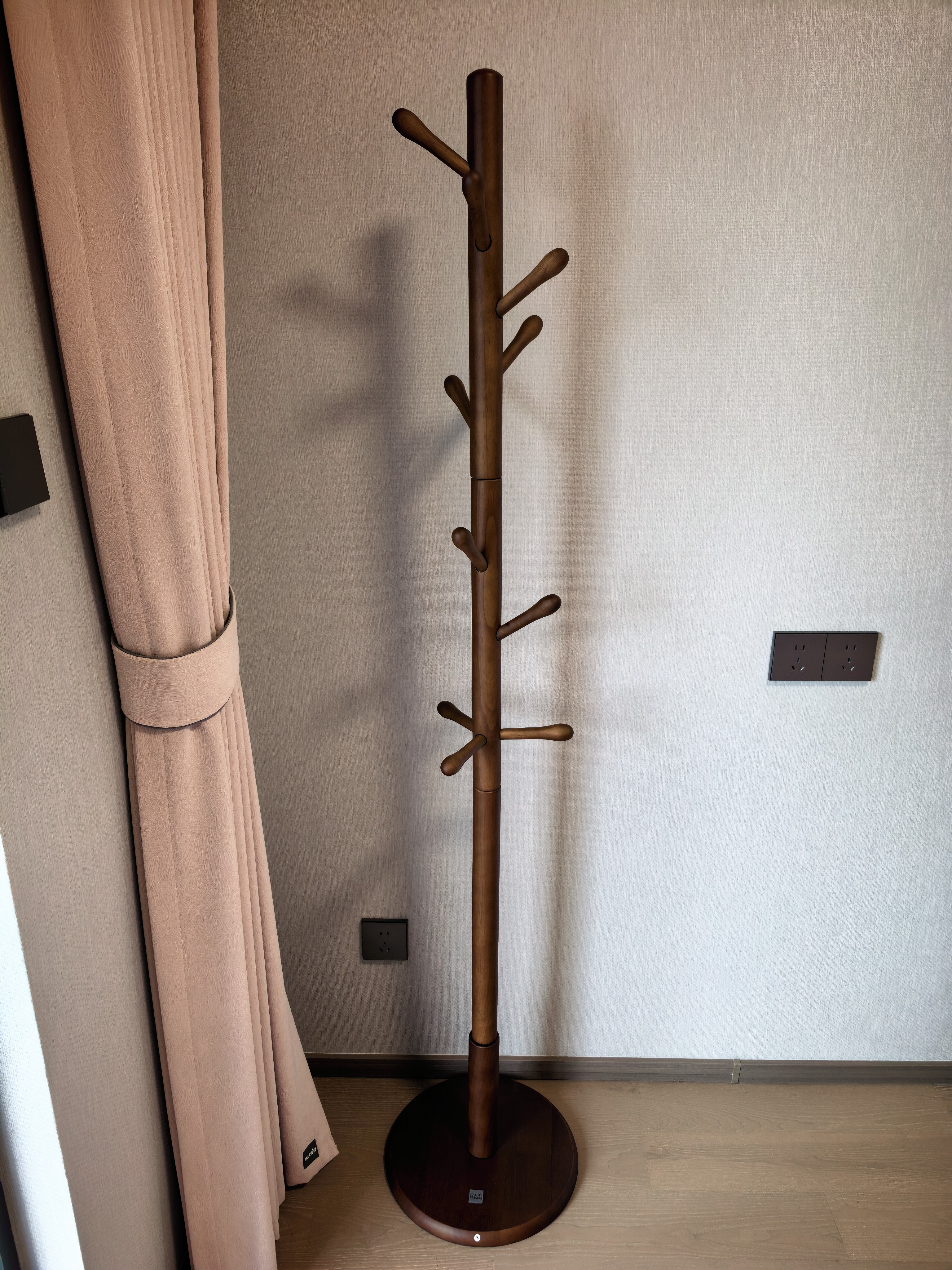 顧家家居全實木衣架落地家用衣帽架小戶型樹形掛衣架時尚簡易立式掛衣桿 【加粗實心主桿-加厚底盤-穩固不晃】復古胡桃色 顧家甄選-經久耐用-免費送貨上門 曬單實拍圖