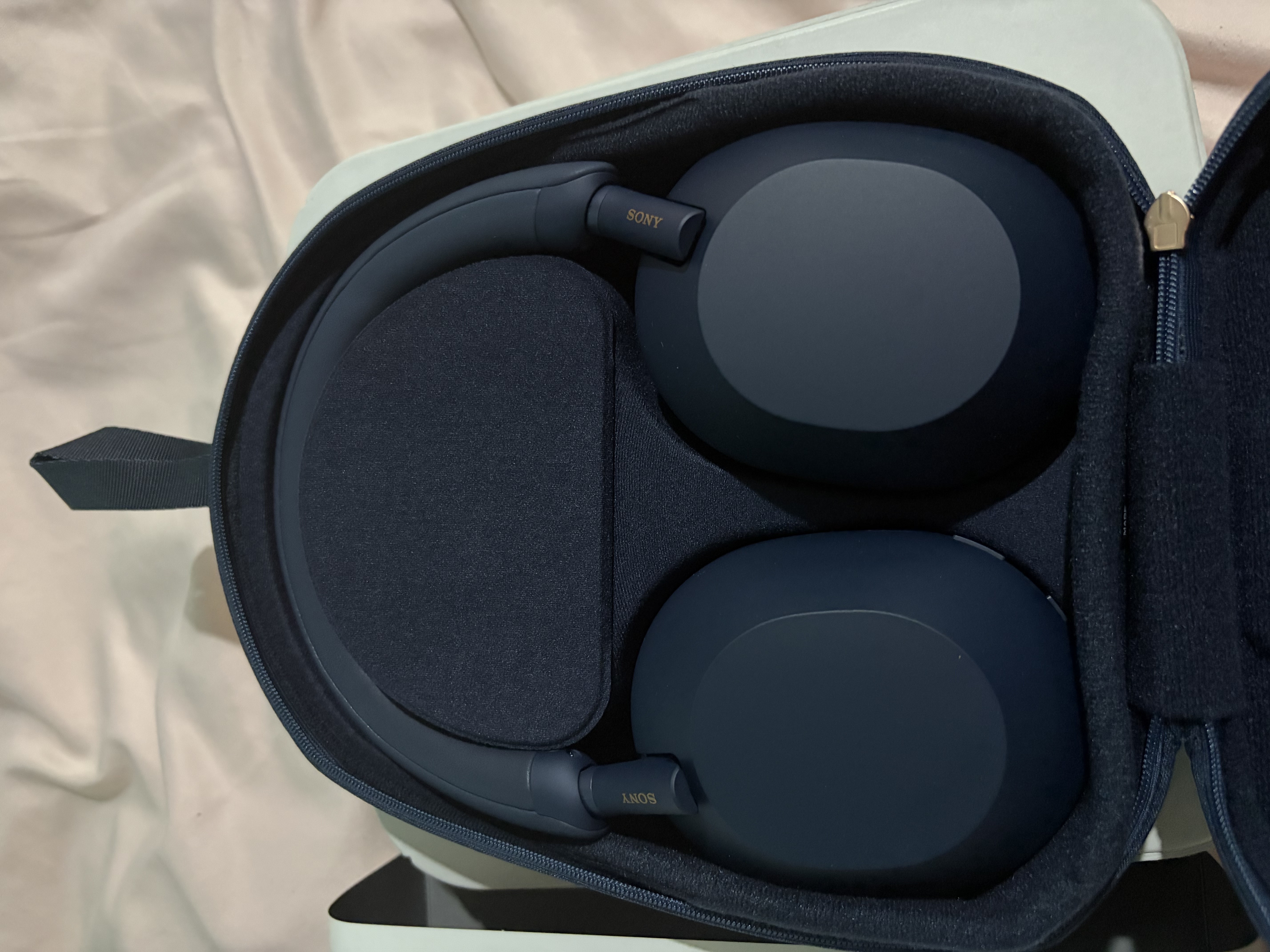 索尼（SONY）【官方直營】 WH-1000XM5 頭戴式藍牙耳機 無線主動降噪耳麥1000XM5升級款送禮雙芯驅動 深夜藍 曬單實拍圖